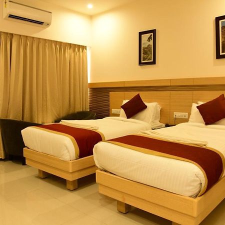 Hotel U.T.Elite Bangalore Exteriör bild