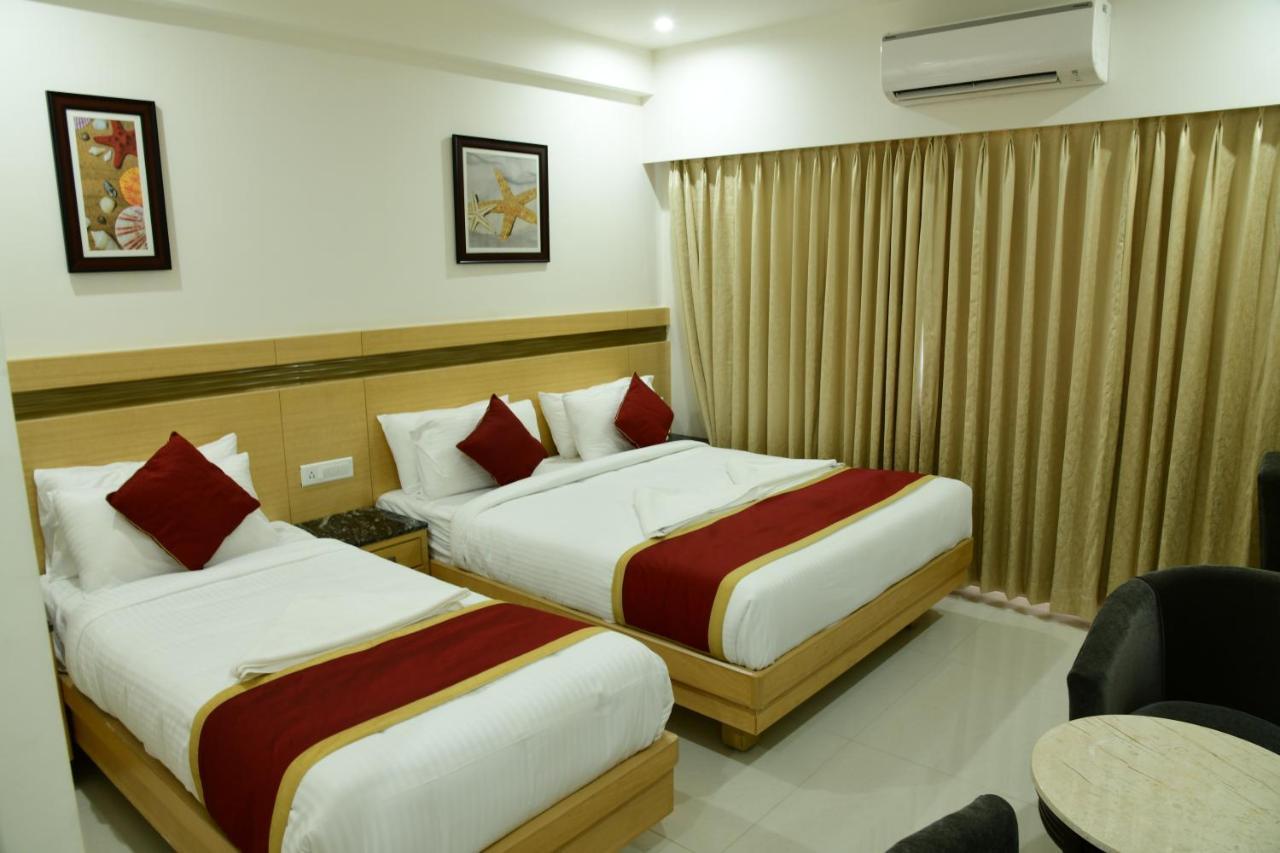 Hotel U.T.Elite Bangalore Exteriör bild