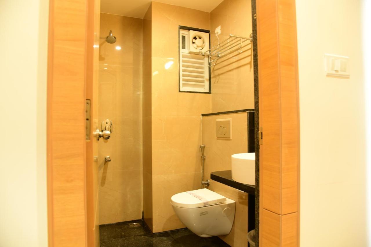 Hotel U.T.Elite Bangalore Exteriör bild