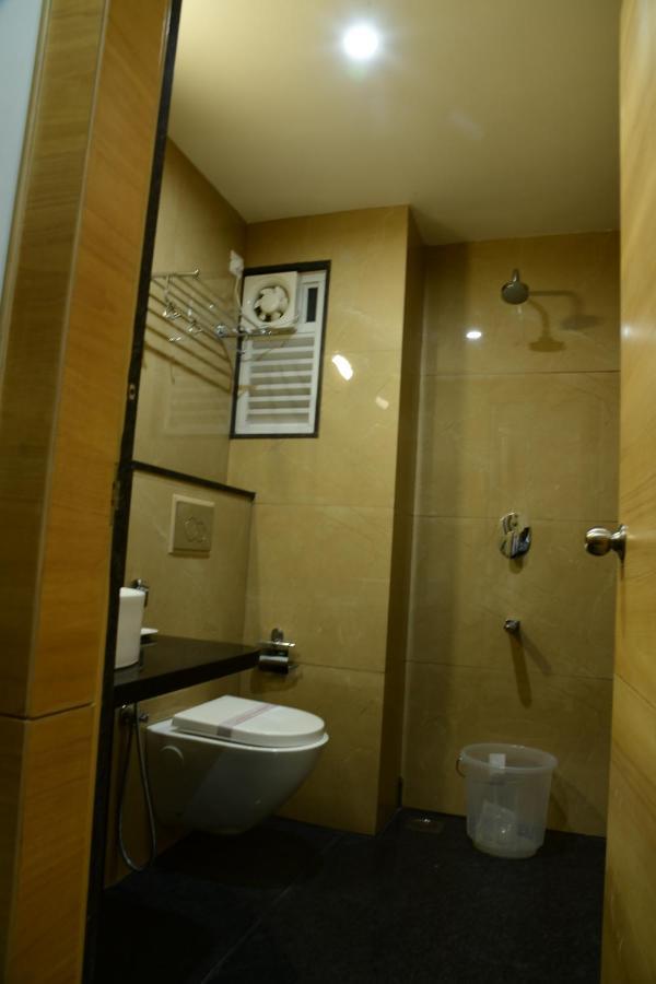 Hotel U.T.Elite Bangalore Exteriör bild