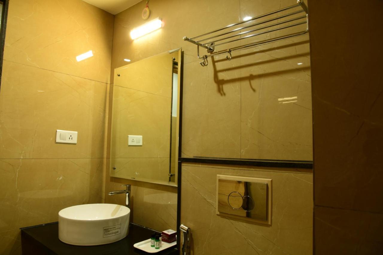 Hotel U.T.Elite Bangalore Exteriör bild