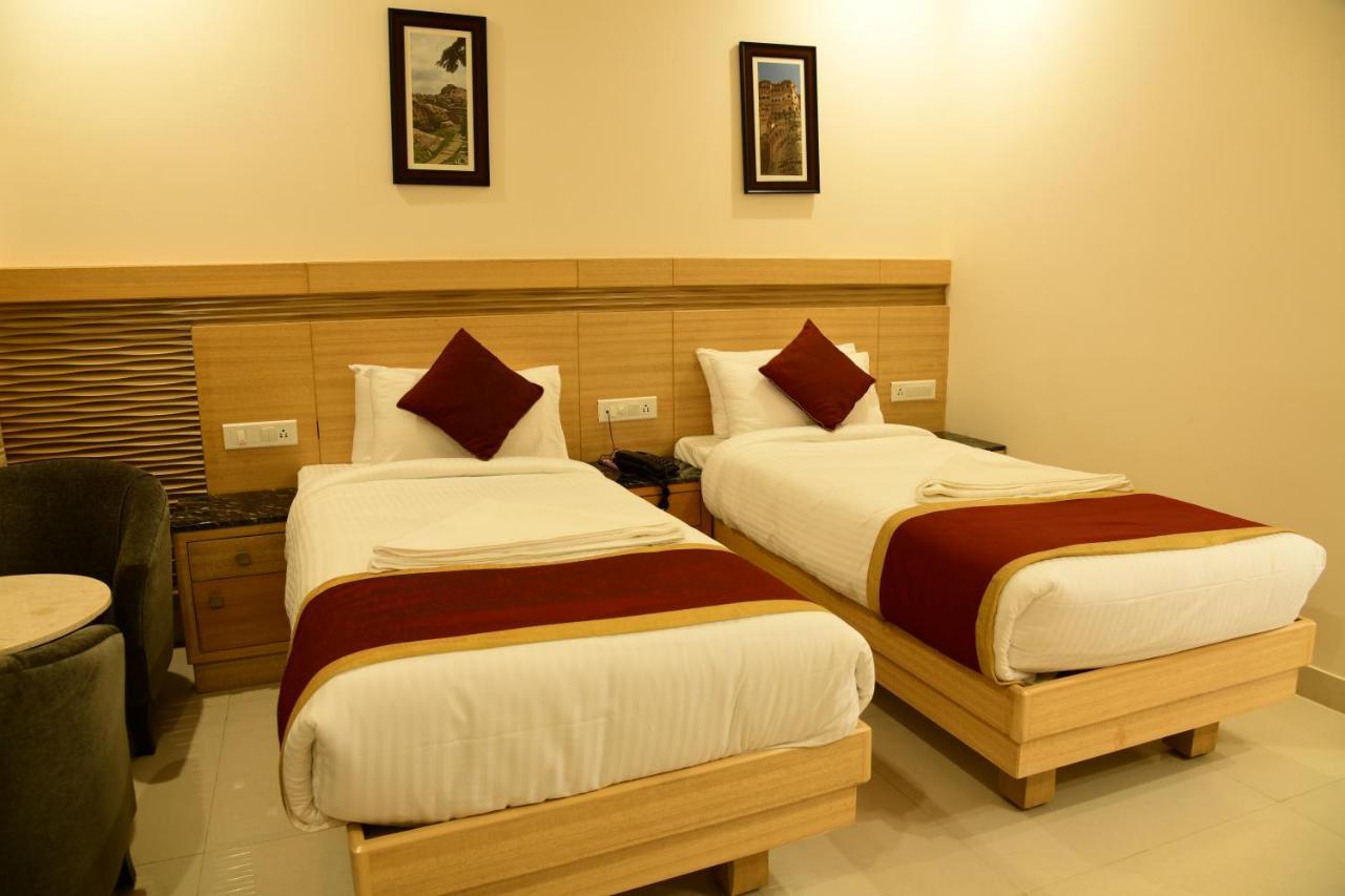 Hotel U.T.Elite Bangalore Exteriör bild