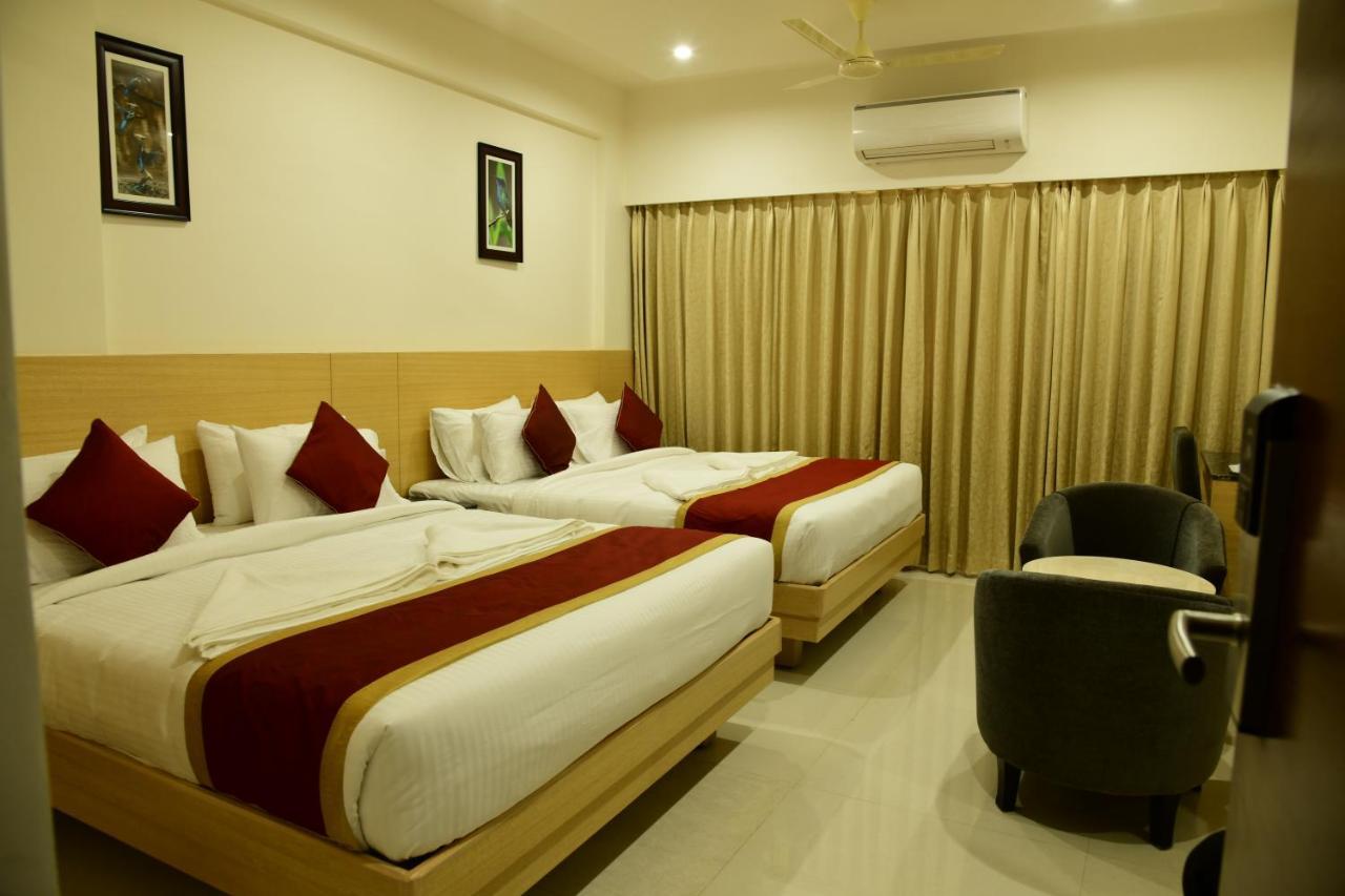 Hotel U.T.Elite Bangalore Exteriör bild