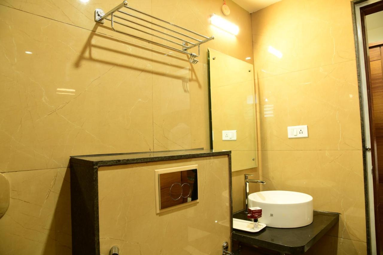 Hotel U.T.Elite Bangalore Exteriör bild
