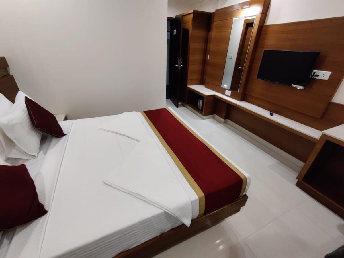 Hotel U.T.Elite Bangalore Exteriör bild
