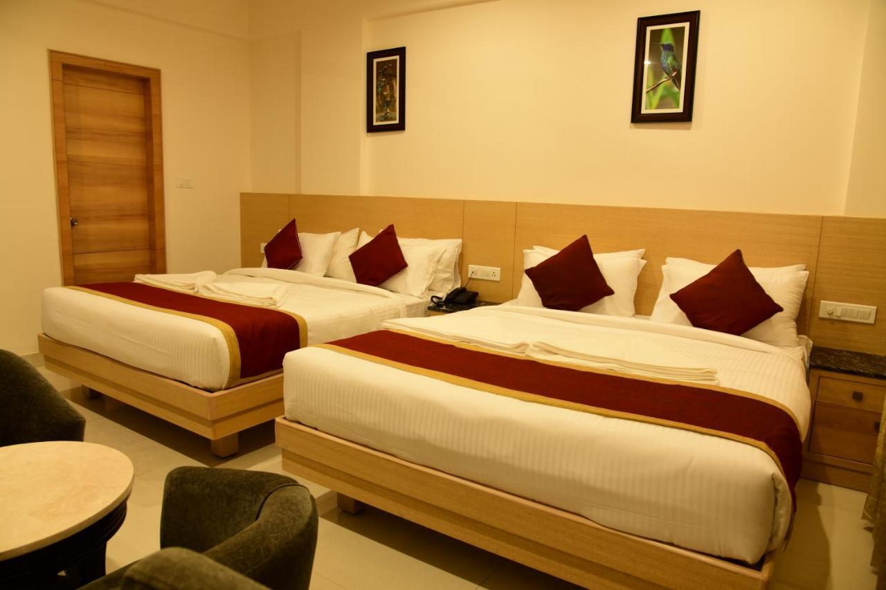 Hotel U.T.Elite Bangalore Exteriör bild