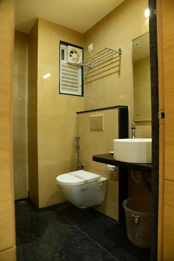 Hotel U.T.Elite Bangalore Exteriör bild
