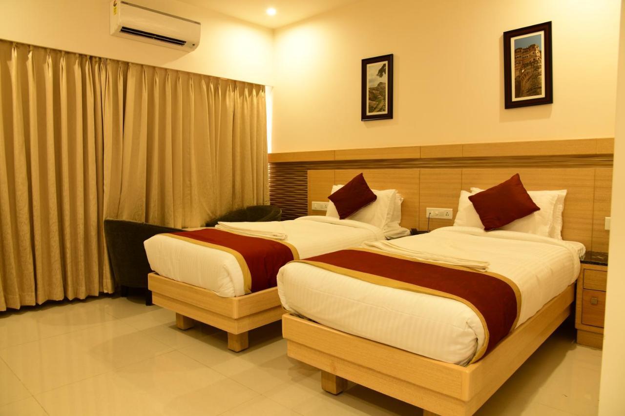 Hotel U.T.Elite Bangalore Exteriör bild