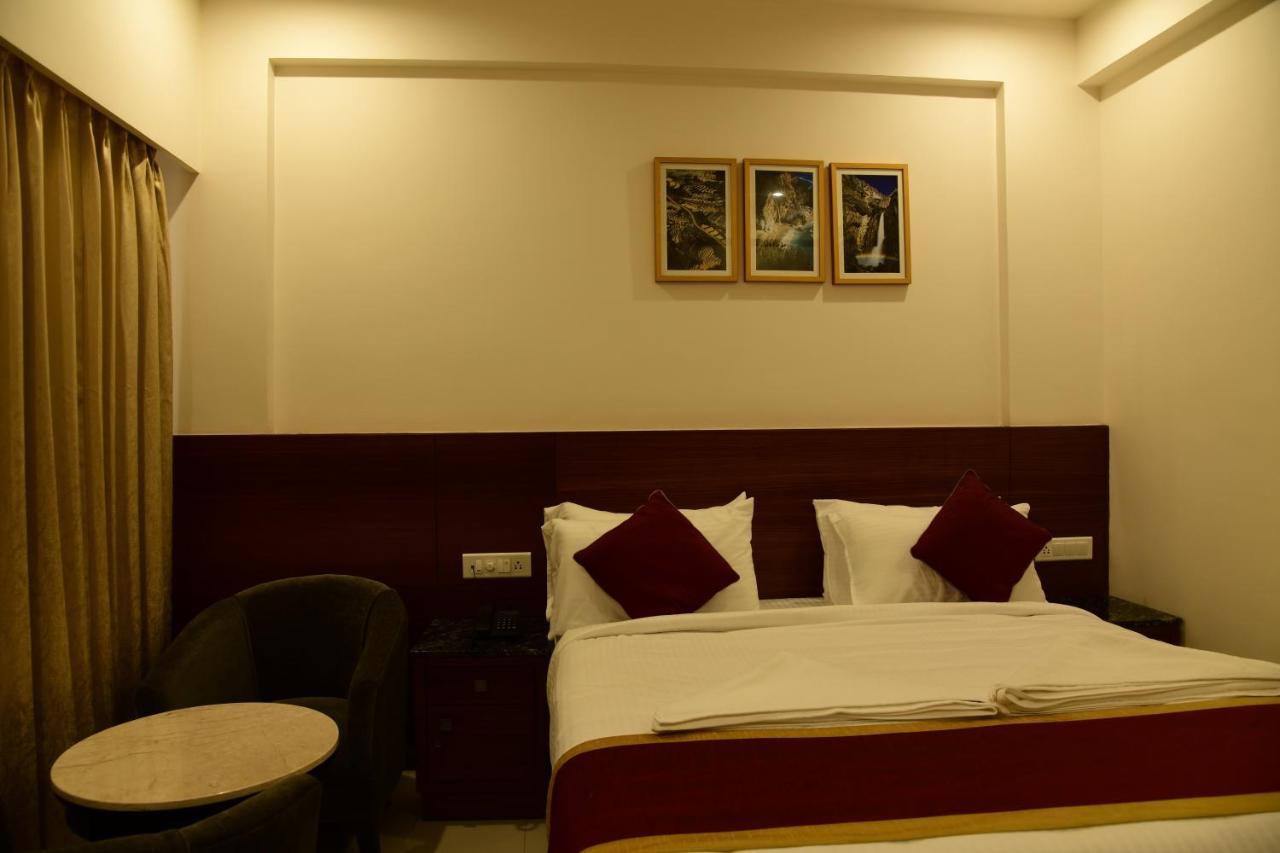 Hotel U.T.Elite Bangalore Exteriör bild