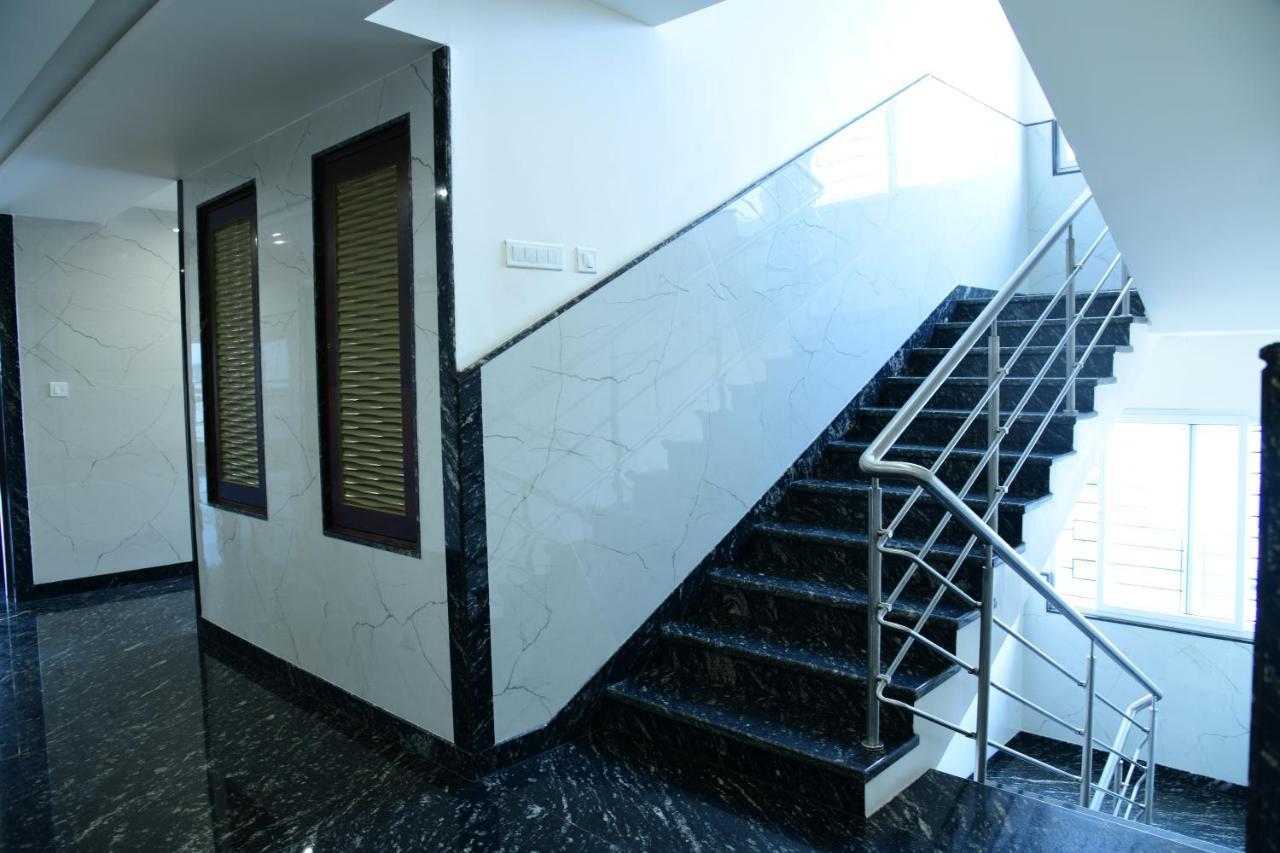 Hotel U.T.Elite Bangalore Exteriör bild