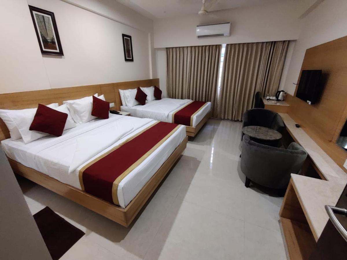 Hotel U.T.Elite Bangalore Exteriör bild